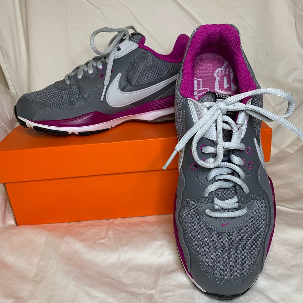 EUC, Nike Air Max Team, 8, excellent condition! Splash of color.